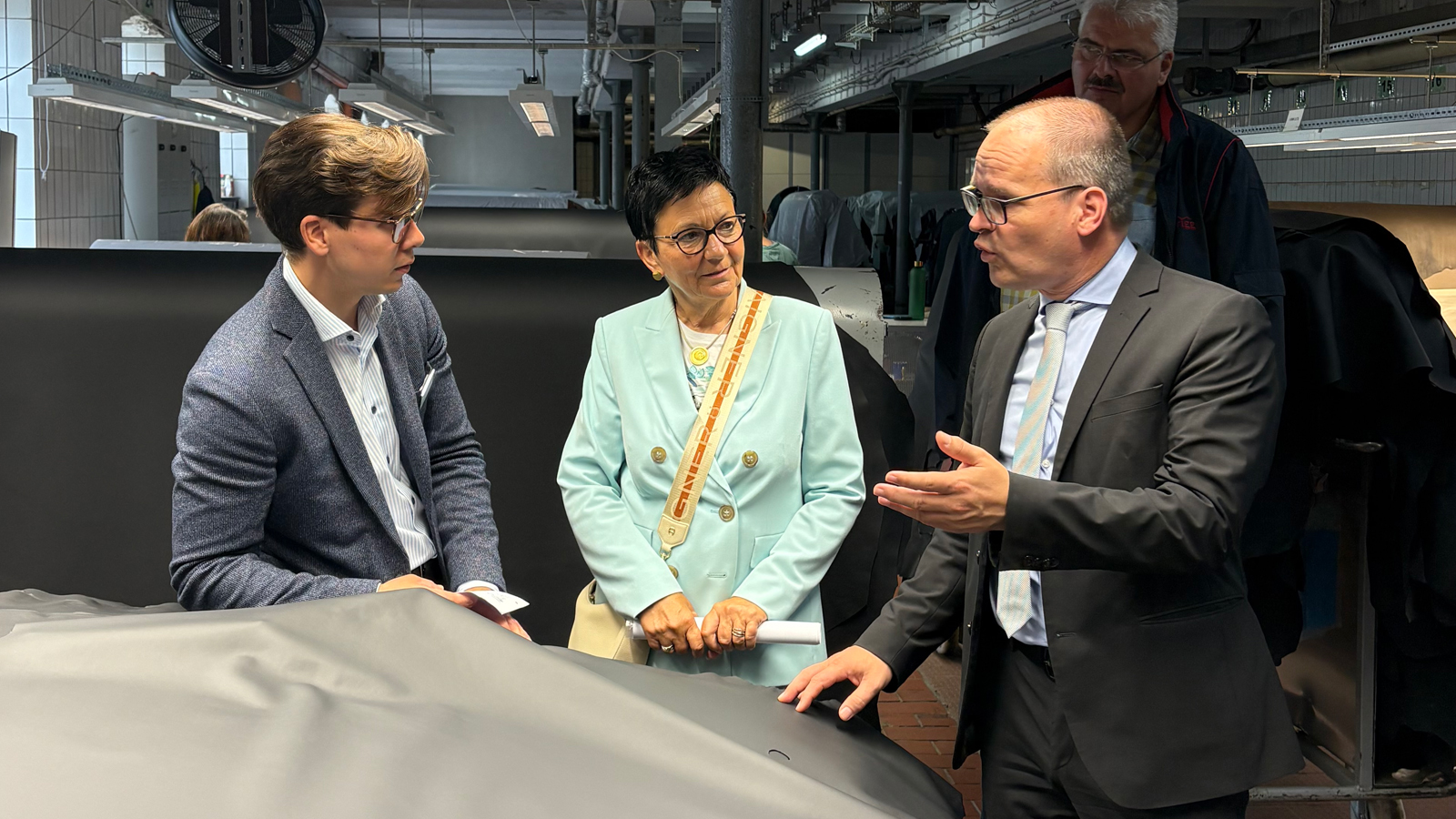Technischer Geschäftsführer HELLER-LEDER GmbH & Co. KG Yannick Strebost. Technischer Geschäftsführer HELLER-LEDER GmbH & Co. KG Yannick Strebost.