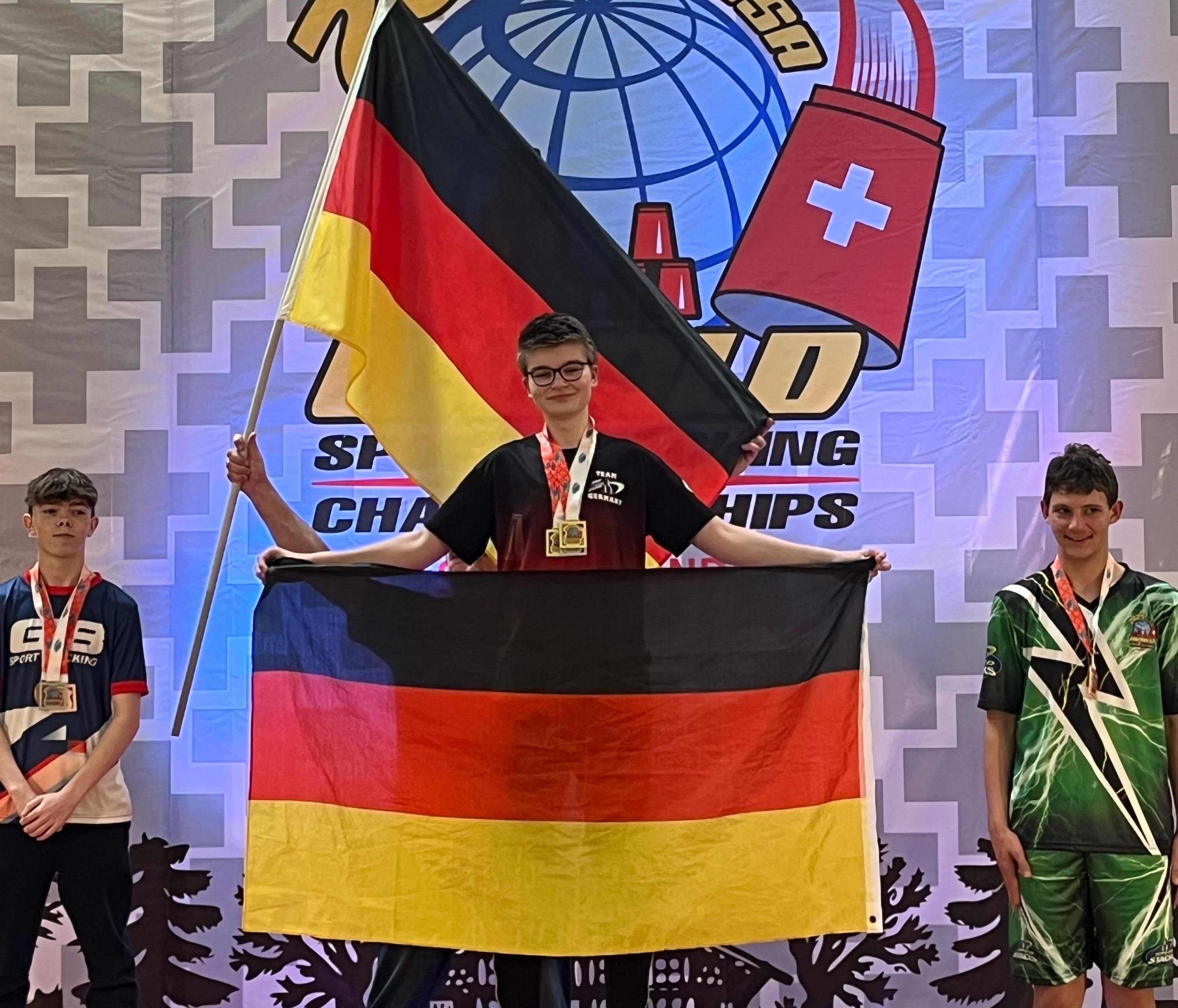Joshua auf dem Sieger-Podest nach dem Einzel-Finale als Weltmeister. Joshua auf dem Sieger-Podest nach dem Einzel-Finale als Weltmeister.
