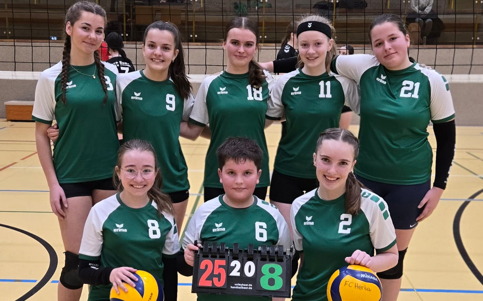 Von links: Jolina Kuhlmann, Marilena Häder, Nala Kolle, Luise Thiel und Marlene Marten. Unten: Theresa Leue, Thilo Häder und Zoe Gömann.