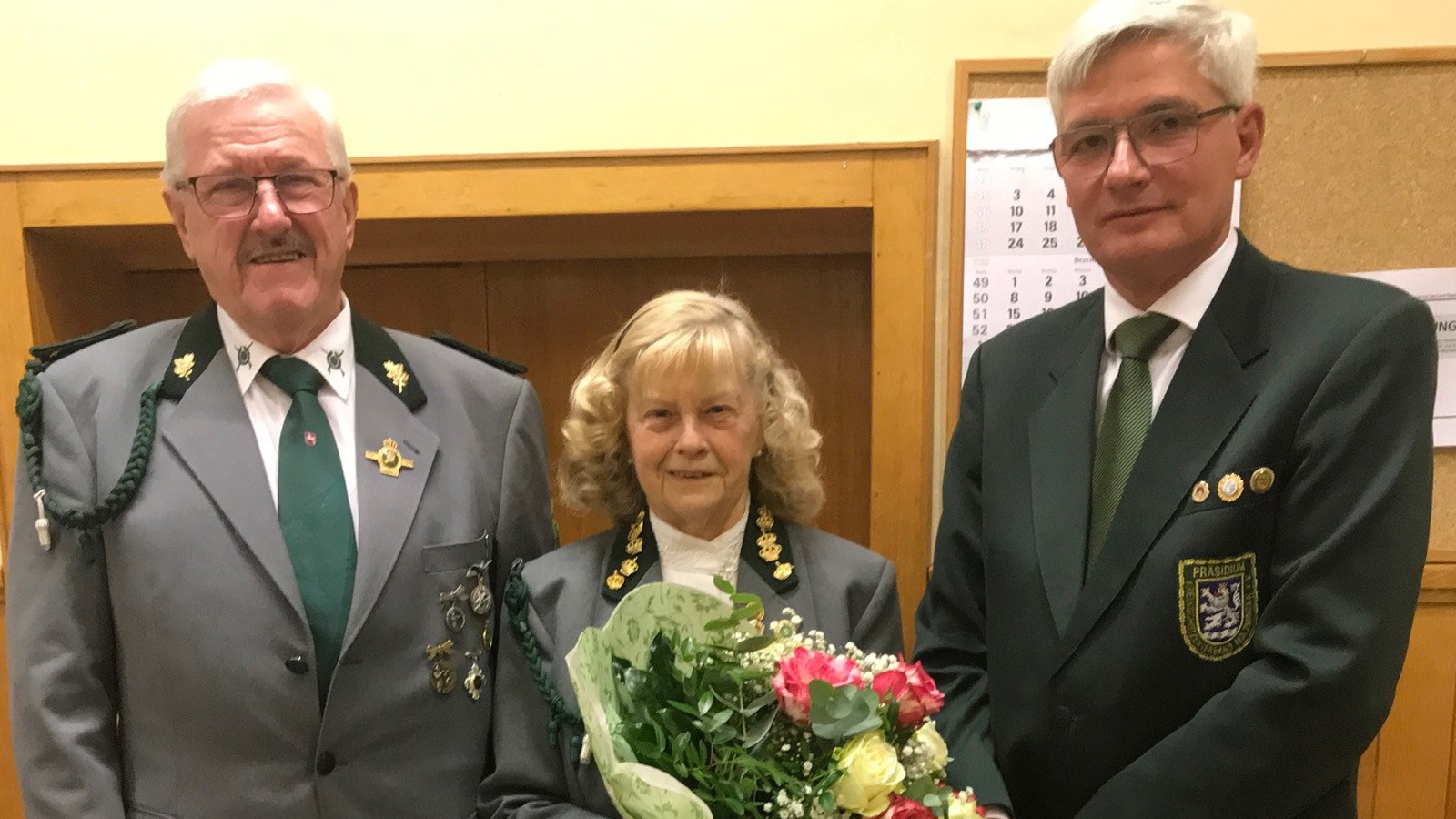 Vorsitzender Herbert Beier, Renate Gutacker und Vizepräsident KSV Holzminden Christian Bremer. Vorsitzender Herbert Beier, Renate Gutacker und Vizepräsident KSV Holzminden Christian Bremer.